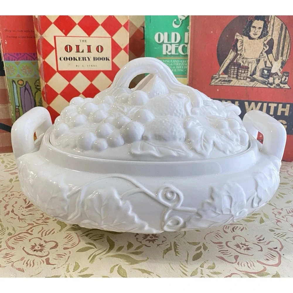 VTG Gibson Soup Tureen Lid Ladle Embossed Fruit Soup Vegetable Bowl Leaf EUC 90s